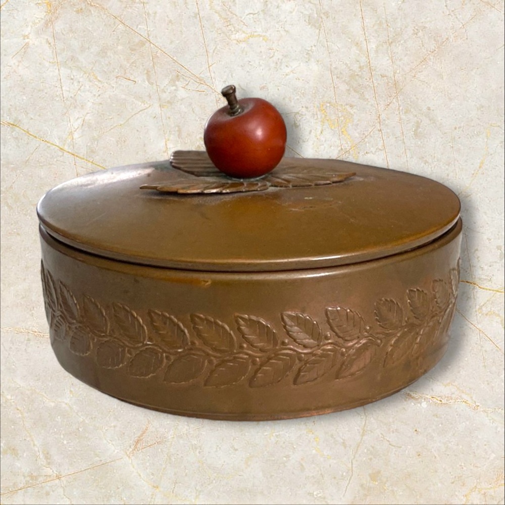 CHASE USA Vintage Decorative Copper Plated Round Metal Dish with Lid.